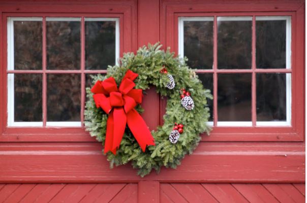 Giel Garage-Ideas for Decorating Your Garage for the Holidays