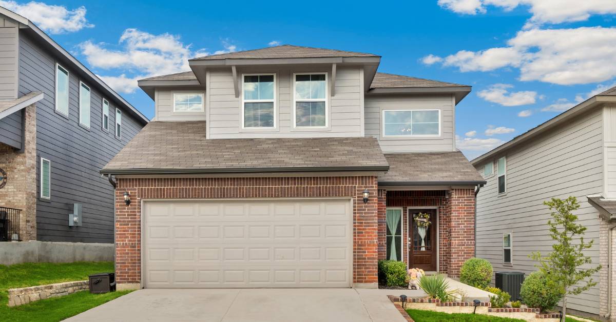 Thomas-V-Giel-Garage-Doors-Why-Pennsylvania-Homeowners-Are-Choosing-Custom-Garage-Doors-Over-Standard-Models